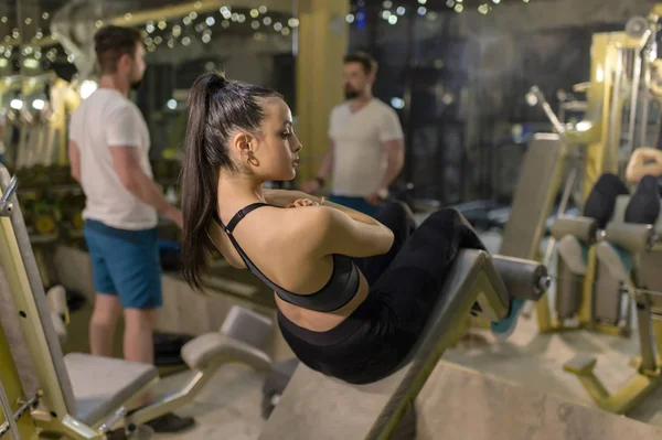 Training op de sportschool Rechtenvrije Stockafbeeldingen