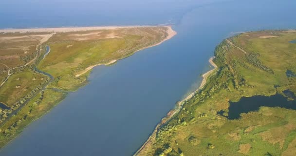多瑙河河口流入黑海的鸟瞰图 斯凡图 格奥尔盖 罗马尼亚 — 图库视频影像