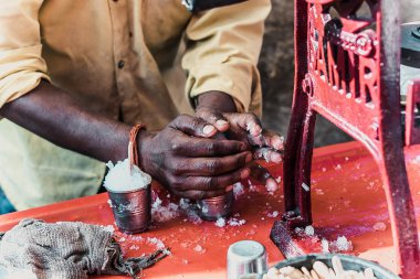man making ice cream in india market
