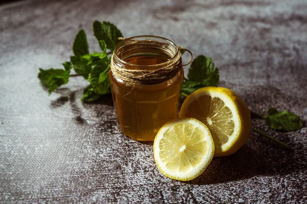 honey with lemon and mint for health as prevention of colds 1