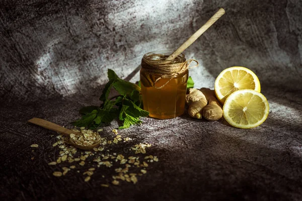 honey, lemon, mint, ginger, oatmeal - home remedy to prevent colds