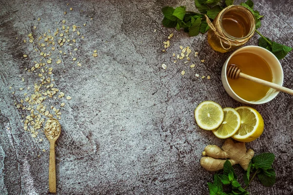 Med Citron Máta Zázvor Ovesná Kaše Lžičkou Domácí Lék Proti — Stock fotografie