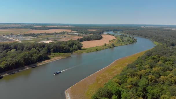 Βάρκα Επιπλέει Στις Όχθες Του Ποταμού Odra Στο Wroclaw Στην — Αρχείο Βίντεο