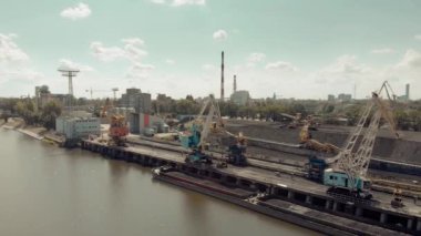 Hareketli vinçler Polonya Wroclaw.