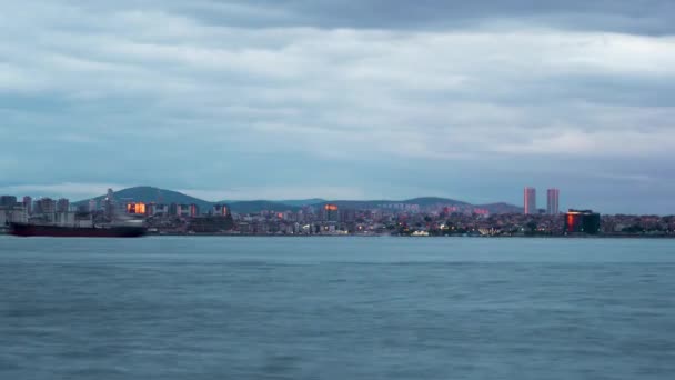 Vue panoramique d'Istanbul, Turquie skyline au coucher du soleil. Vidéo 4k Time Lapse .