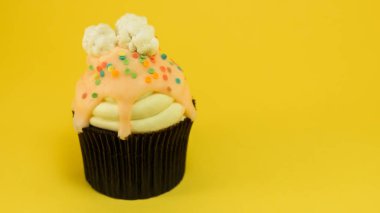 arka planda izole parlak Cupcake