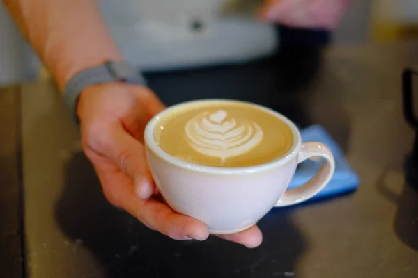 Barista Faire Cappuccino Barman Préparer Une Boisson Café — Photo