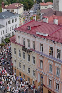 Grodno, Belarus 23 Ağustos 2020: Beyaz Rusya 'da barışçıl protestolar. Diktatör Lukashenko 'yu protesto eden Belarus 2020.