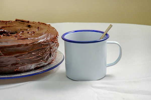 Fraîchement Cuit Gâteau Chocolat Fait Maison Gâteau Chocolat Plats Blancs — Photo