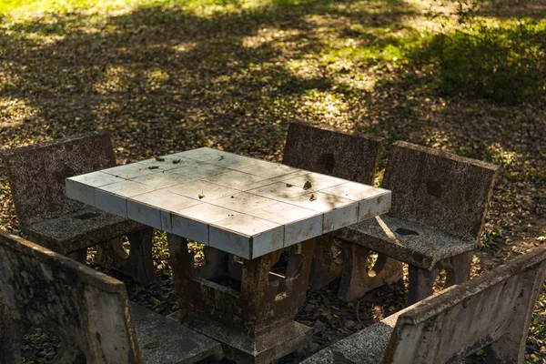 Oude Marmeren Tafel Grond Vuil — Stockfoto