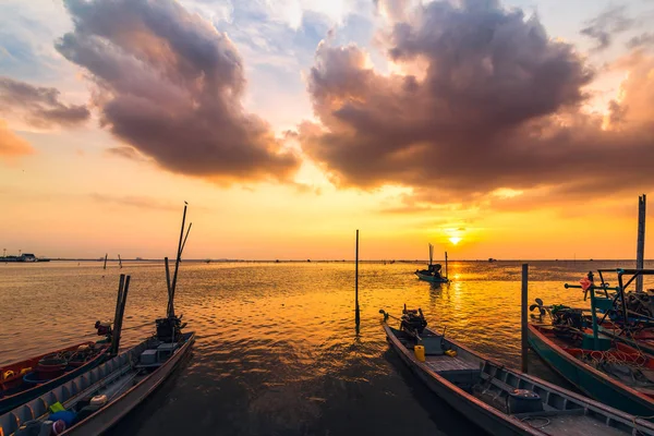 Bateau Pêche Sur Eau Mer Soleil Est Fond — Photo