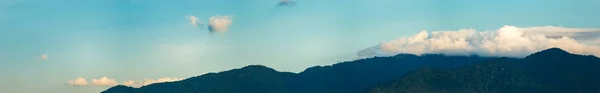 Panorama Mountain Och Molnet Med Blå Himmel — Stockfoto