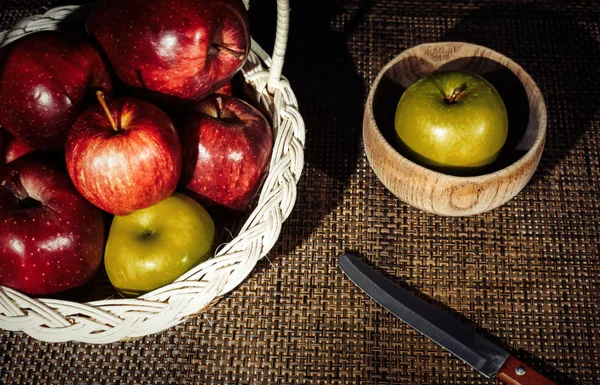 Apple Fruit Basket Knife Table — Stock Photo, Image