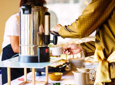 Ellerini kullan kazan yapmak kahve içiyorum sabah.