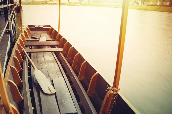 Altes Asiatisches Boot Wasser Bei Sonnenuntergang — Stockfoto