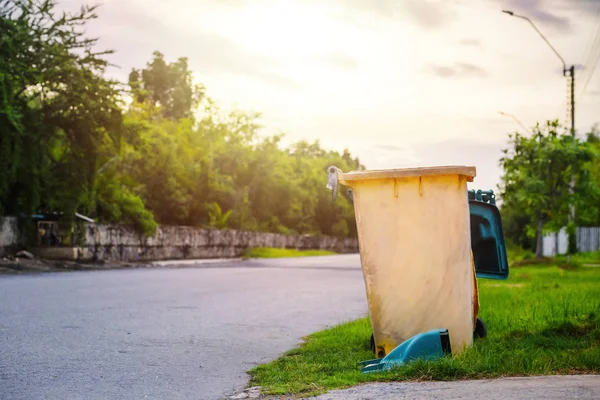 Una Basura Camino Cercano Parque — Foto de Stock