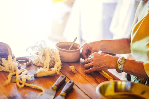 Las Mujeres Asiáticas Las Manos Hacen Vela Aromática Tailandesa Para — Foto de Stock