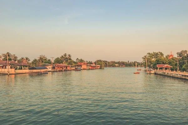 梅克洛河 这是一个非常受欢迎的旅游景点在城市 — 图库照片