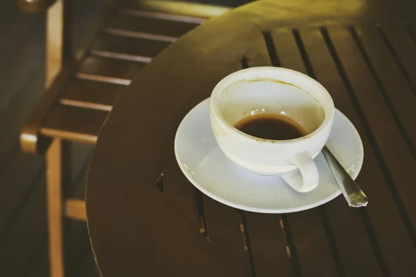 Taza Café Vacía Después Beber Mesa Madera —  Fotos de Stock