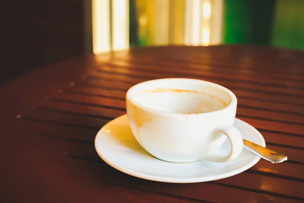 Taza Café Vacía Después Beber Mesa Madera —  Fotos de Stock