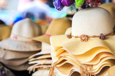 şapka perspektif market mağaza vitrin.