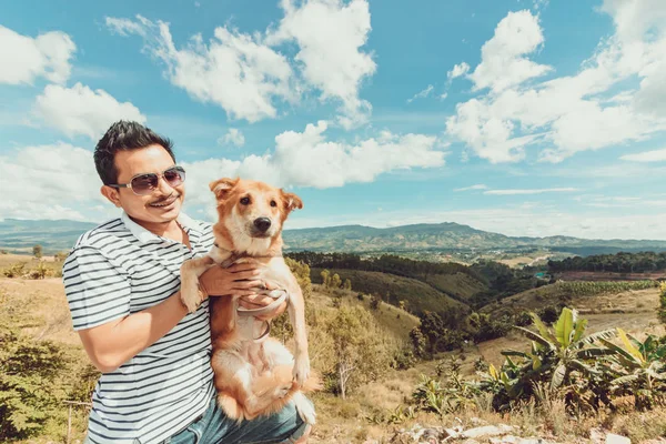 Homme Avec Chien Ciel Bleu Montagne Très Beaux Nuages — Photo