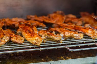 restoranda ızgara Tavuk.
