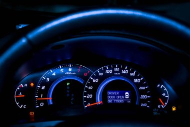 Kilometre arabasının gösterge panelini kapat
