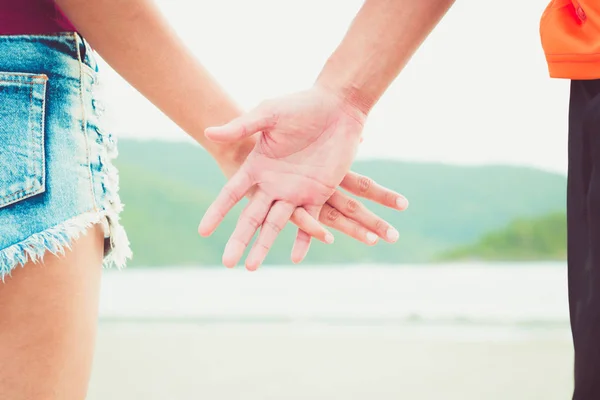 Die Menschen Halten Die Hand Zum Zeigen Der Liebesbeziehung — Stockfoto