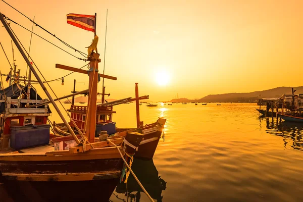 Dřevěná Rybářská Loď Moři Západu Slunce Chonburi Thajsko — Stock fotografie