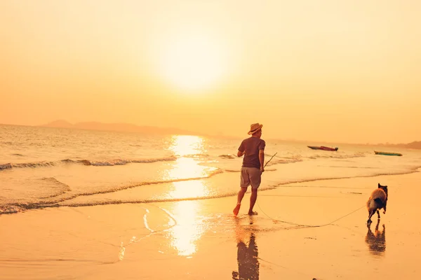 Homme Chien Courant Sur Plage Coucher Soleil Lever Soleil — Photo