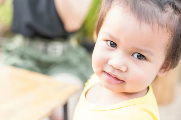 Porträt Eines Süßen Mädchens Baby Mädchen Lächeln Und Glücklich — Stockfoto