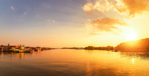 Sonnenuntergang Fluss Boot Silhouette Landschaft Blick Auf Den Sonnenuntergang Bootsszene — Stockfoto