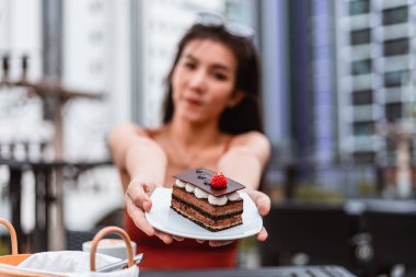 Çilekli çikolatalı pasta. Tatlı konsepti.