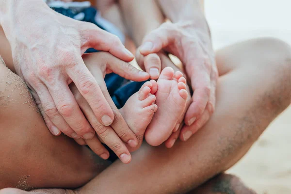 Glückliche Familie Strand Vater Mutter Und Baby Haben Spaß Den — Stockfoto