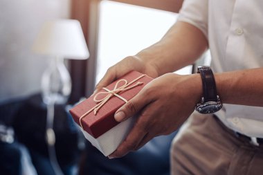 Noel, sevgililer günü, bayram hediye kutusu konsepti. Birkaç sürpriz hediye kutusu..