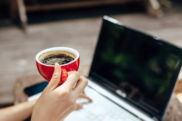 Sostenga Taza Café Entre Trabajo Bebida Café — Foto de Stock