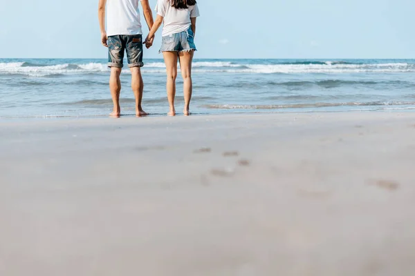 Romantic Couple Holding Hands Stand Together Beach Man Woman Love — Stock Photo, Image
