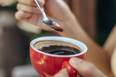 Sabahları el yapımı kaşık karışımı kahve..