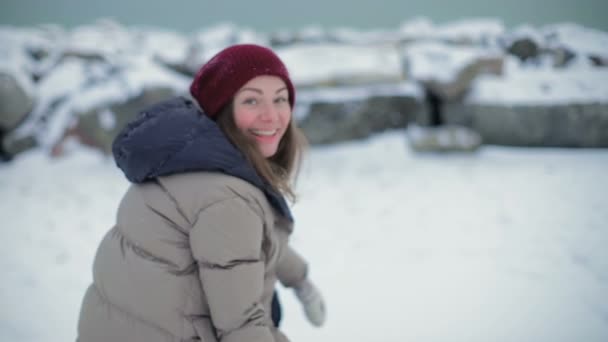 Slow Motion Closeup Attractive Girl Turns Tremendous Smile Throws Snow — Stock Video