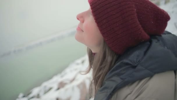 Beautiful Dreamy Woman Sitting Rocky Beach Sea Cold Winter Day — Stock Video