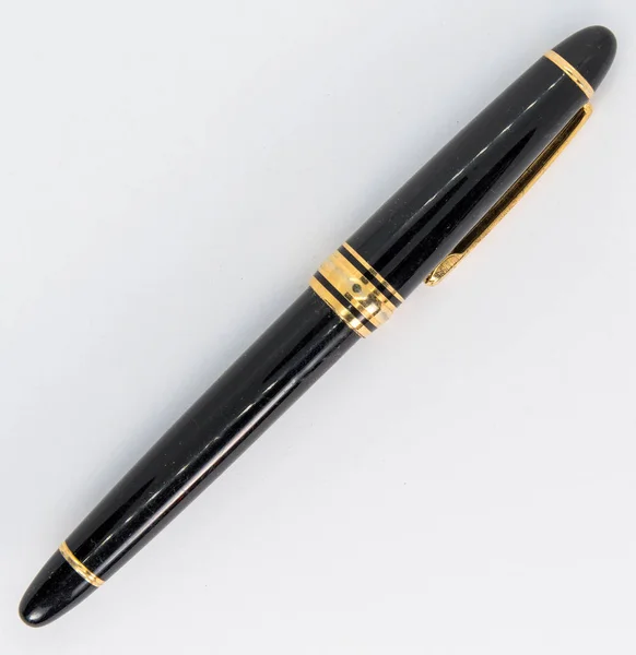 Fountain pen black gold — Stock Photo, Image
