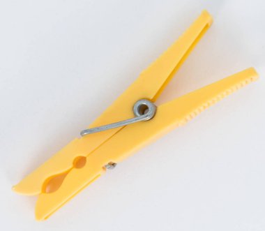 Farklı renklerde plastik clothespins dönüştürün