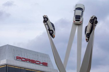 Stuttgart, Almanya 04/08/2019: Porscheplatz Porsche Müzesi