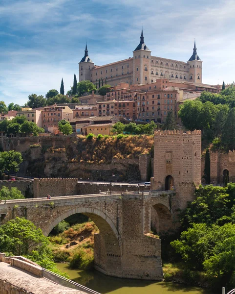 Roma Köprüsü, Alcantara köprü Alcazar kale ile ve Tagus Nehri Toledo İspanya
