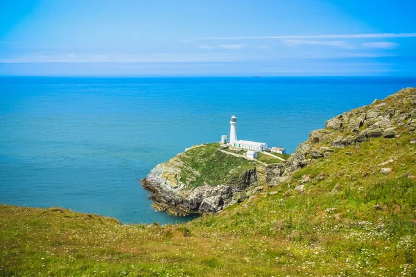 Güney yığını, Anglesey Wales. Deniz feneri görünümü denize