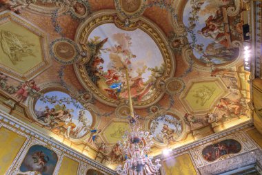 İç tavan boya Reggia di Caserta giriş Kraliyet Sarayı Caserta içinde