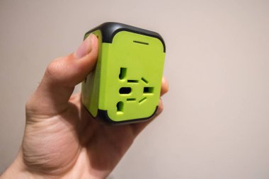 Birden fazla yuva ile Usb liman içinde el, uluslararası seyahat