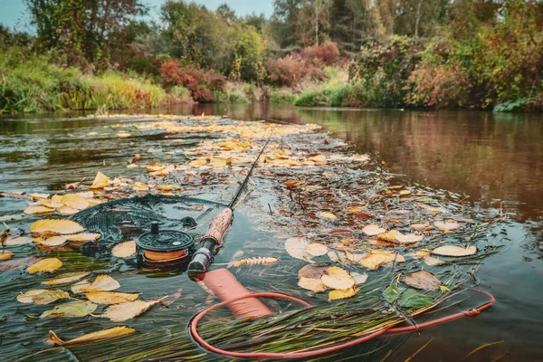 Fliegenfischen Einem Schönen Herbstbach — Stockfoto