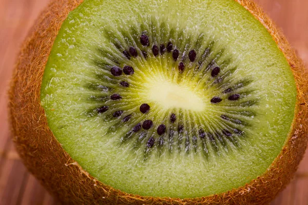 Cutaway de fructe Kiwi. Produse alimentare macro shot . — Fotografie, imagine de stoc